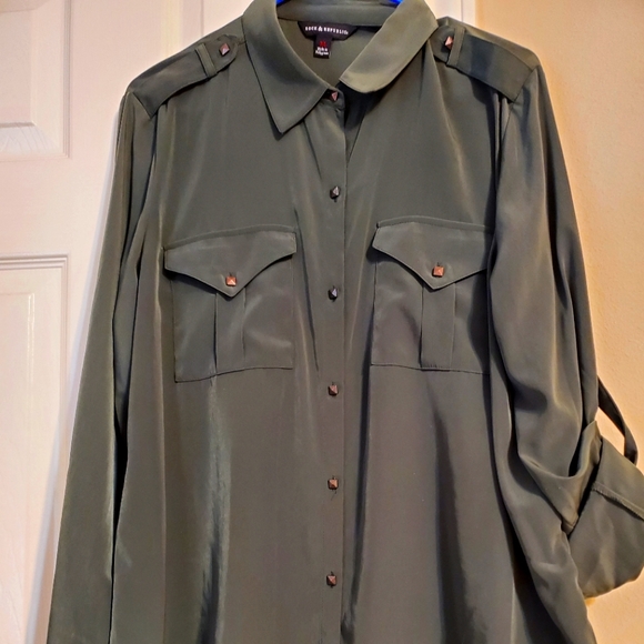Rock & Republic Co. Button down top - Picture 1 of 8